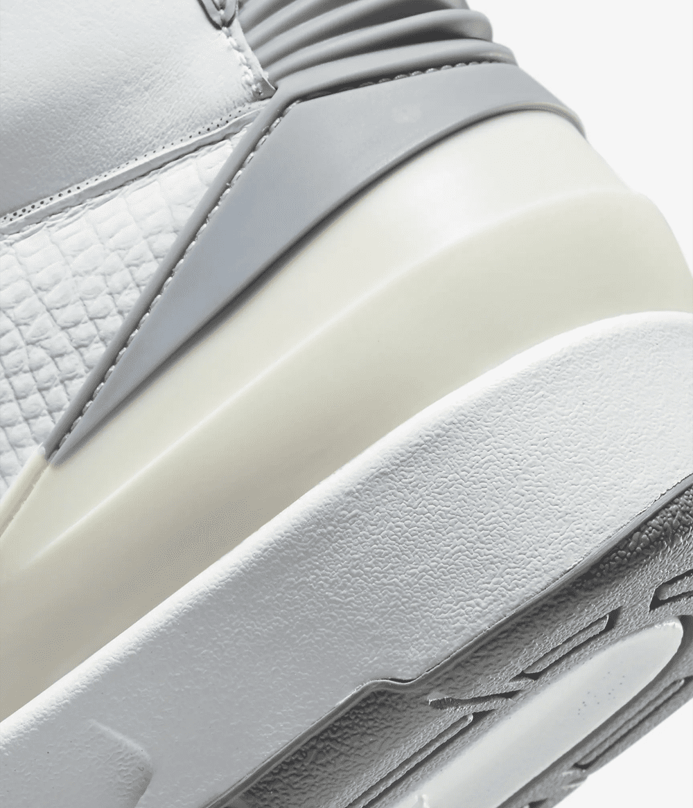 air-jordan-2-retro-cement-grey_08